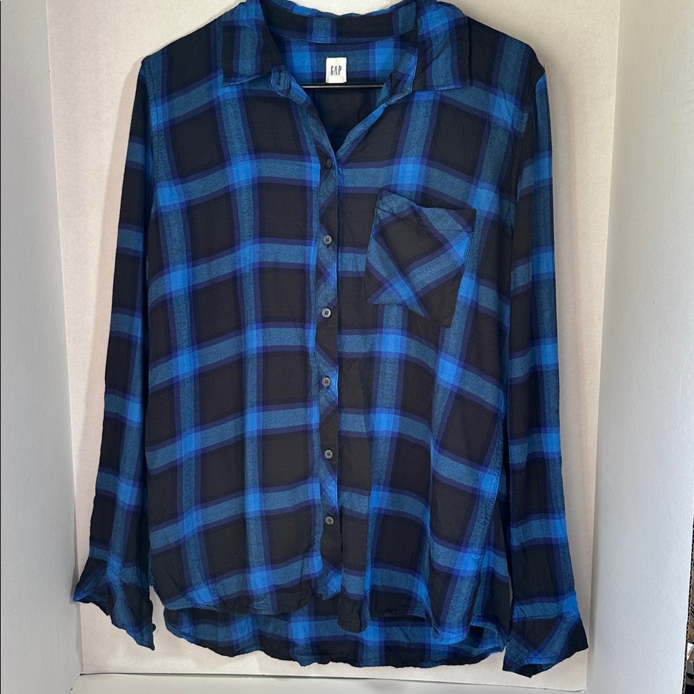 Gap black and blue plaid button up top size large